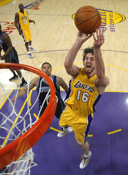 换帅！1：4后巴西队迎巨变，有望签下安切洛蒂，皇马遭痛击