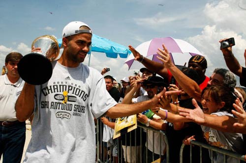 5分钟闪击马赛，圣吉罗斯收获建队128年首个欧冠主场进球