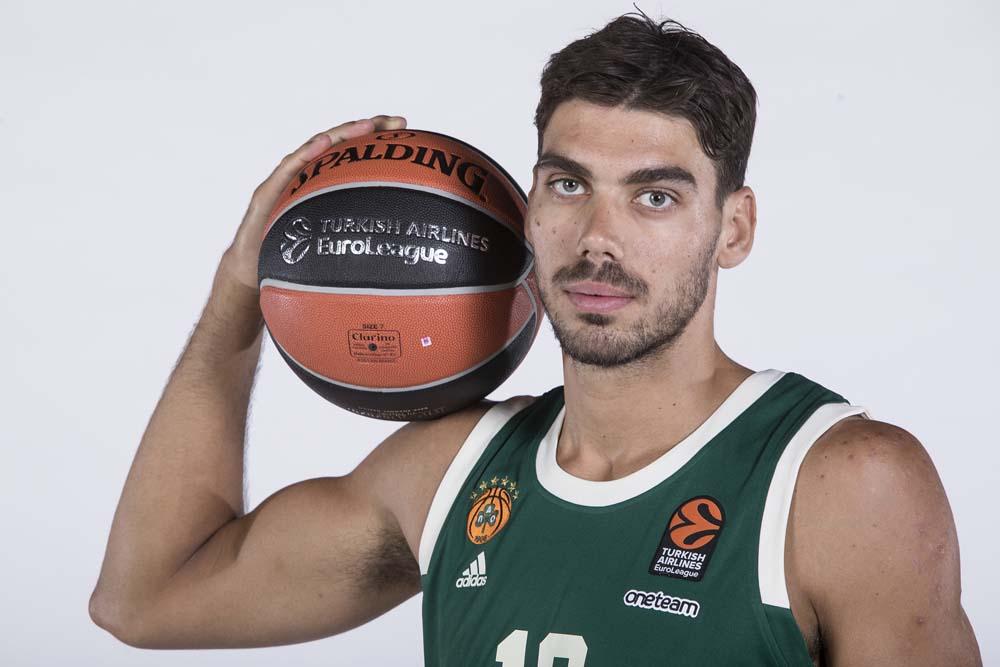 阿尔希拉尔俱乐部有意引进罗马队右后卫沙特阿卜杜勒哈米德，他目前租借效力于朗斯队，以替代即将离队的若昂坎塞洛。 来源：著名记者斯基拉