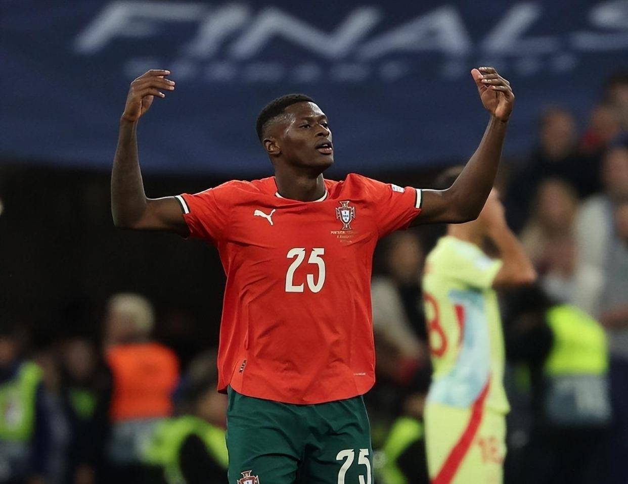 🚨💥 独家消息 ｜ 迈克尔·格雷戈里奇重返奥格斯堡——交易完成 ✔️