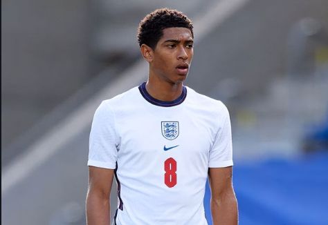 库里31+7+7三分雨浇灭雄鹿！关键绊倒险酿冲突，勇士替补奇兵轰22分赛季新高