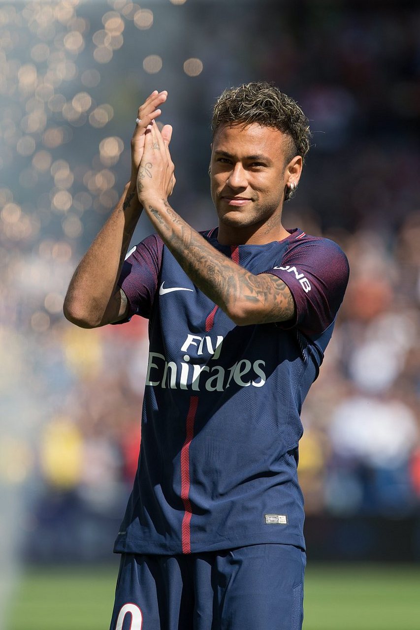 机械觉醒，次元焕新!机械革命BW2025盛大开展，狼队明星现场助阵!