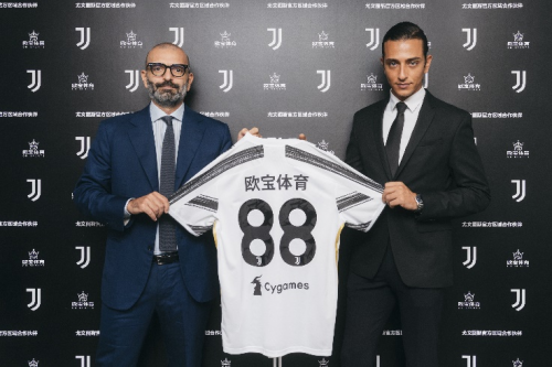 洛杉矶快船以131-116击败黄蜂，哈登55分刷新个人得分纪录，成为首位在两支球队保持得分纪录的球员。