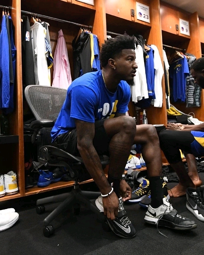 [图]徐新妙传古斯塔沃双响 上海海港3-1深圳新鹏城