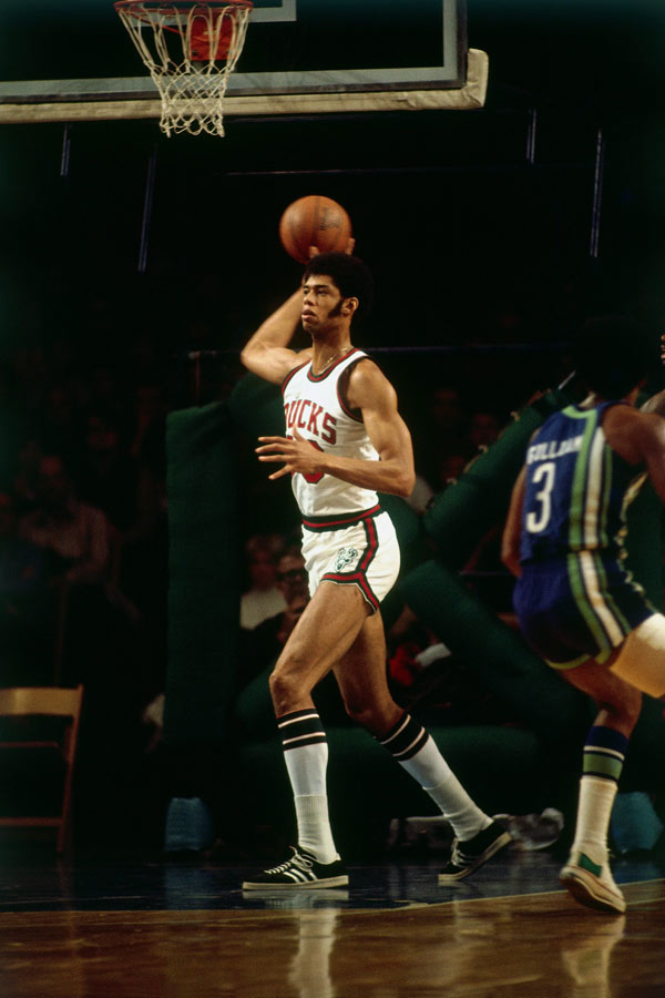 马菲奥向镜头做5比2手势 嘲讽皇马5比2不敌巴萨